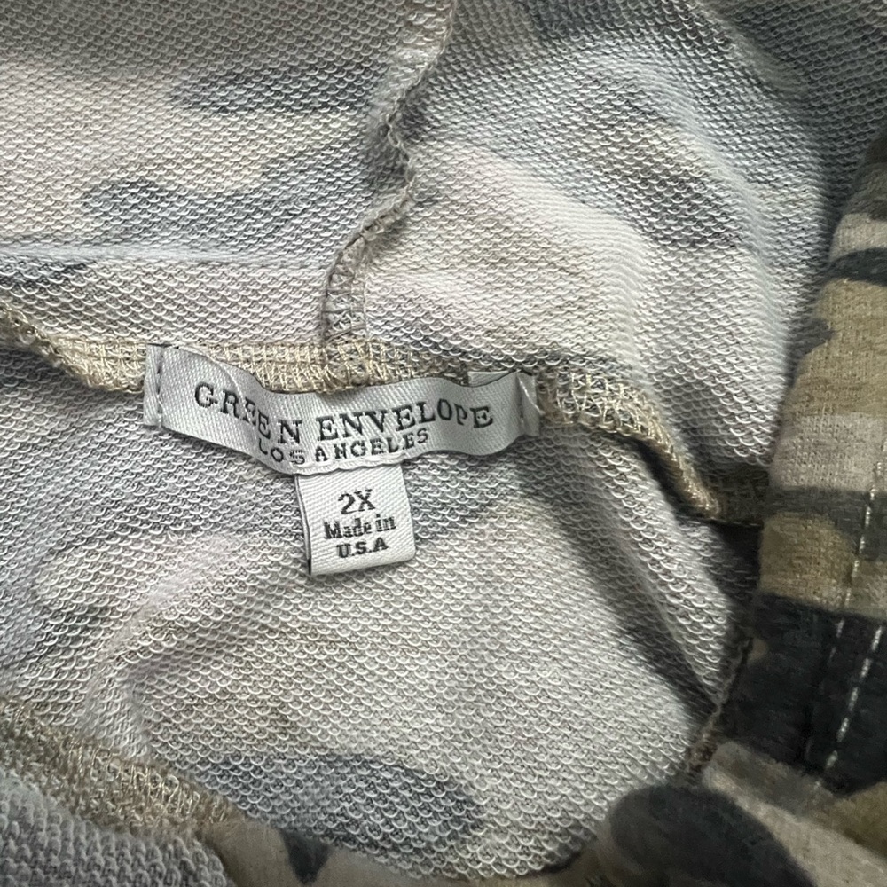 Green Envelope Lightweight Long Sleeve Camo Hoodie Size 2x - Picture 8 of 9